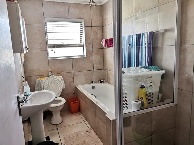 To Let 2 Bedroom Property for Rent in Guldenland Western Cape